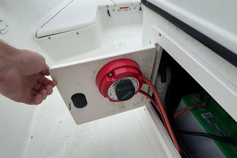 Slide: The Image of 2007 Hydra-Sports Lightning 180 CC boat battery switch and wiring compartment. - 14