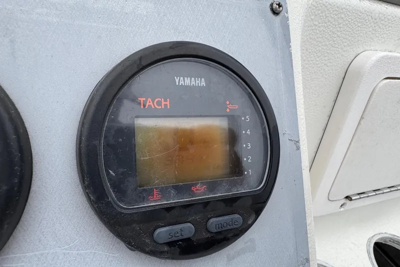 Slide: The Image of Yamaha tachometer on 2007 Hydra-Sports Lightning 180 CC boat dashboard. - 15
