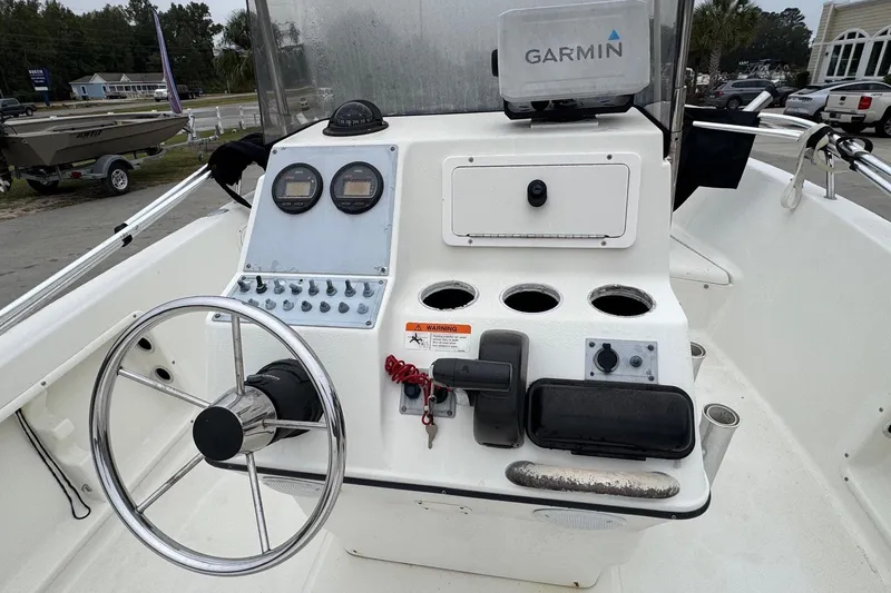 Slide: The Image of 2007 Hydra-Sports Lightning 180 CC boat console with Garmin GPS and steering wheel. - 9
