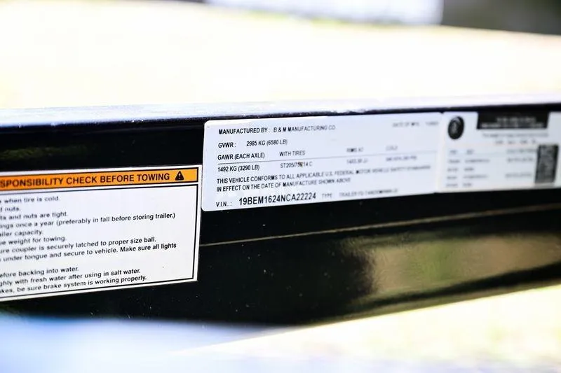 Slide: The Image of Label on Aloha Pontoon Mahalo 23, 2022 model, showing towing and weight specifications. - 8