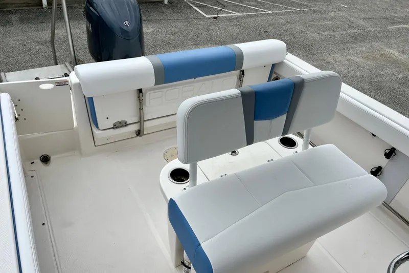 Slide: The Image of 2024 Robalo R222 Center Console boat interior with blue and white seating. - 11