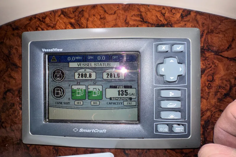 Slide: The Image of SmartCraft VesselView display on 2004 Sea Ray 320 Sundancer, showing fuel and system status. - 37