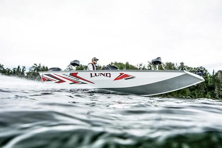 The Image of 2026 Lund 1875 Renegade promotion, offering up to 7 years factory-backed coverage with Mercury outboard purchase. - 0