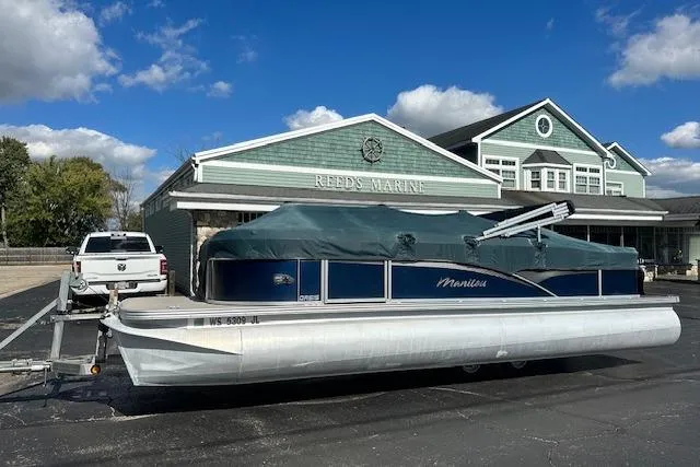 Slide: The Image of 2014 Manitou 24 Oasis SR pontoon boat on trailer at Reeds Marine dealership. - 29