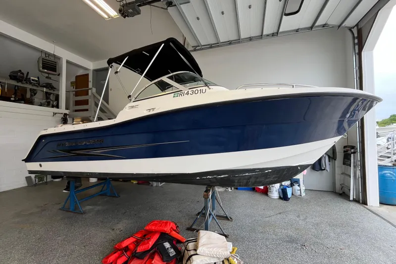Slide: The Image of 2006 Hydra-Sports Lightning 202 DC boat in garage, blue and white hull, on stands. - 29