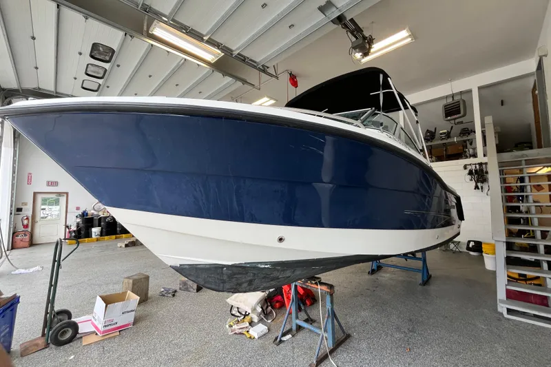 Slide: The Image of 2006 Hydra-Sports Lightning 202 DC boat in a garage, blue and white hull. - 32