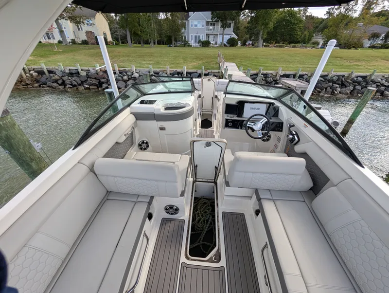 Slide: The Image of Sea Ray 270 Sundeck Outboard 2024 - 15