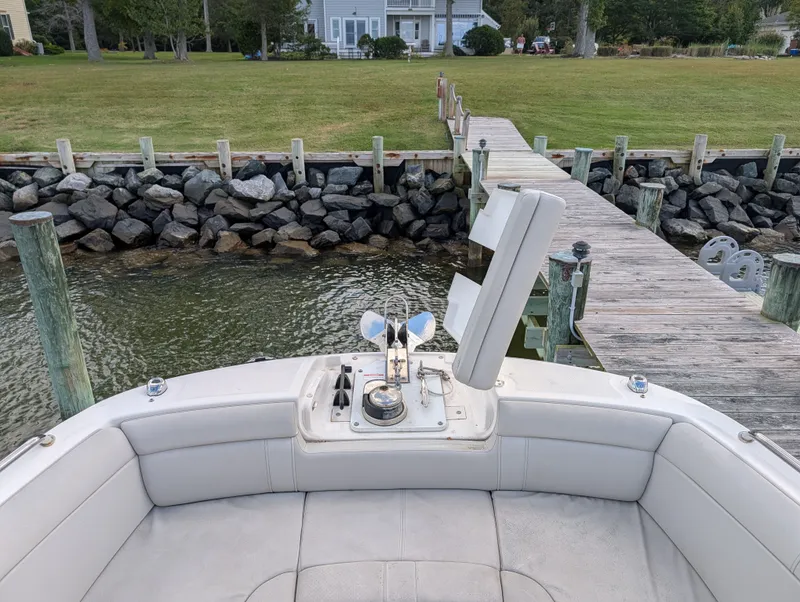 Slide: The Image of Sea Ray 270 Sundeck Outboard 2024 - 16