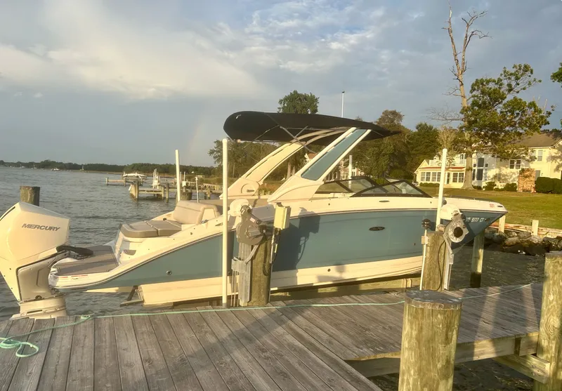 Slide: The Image of Sea Ray 270 Sundeck Outboard 2024 - 2