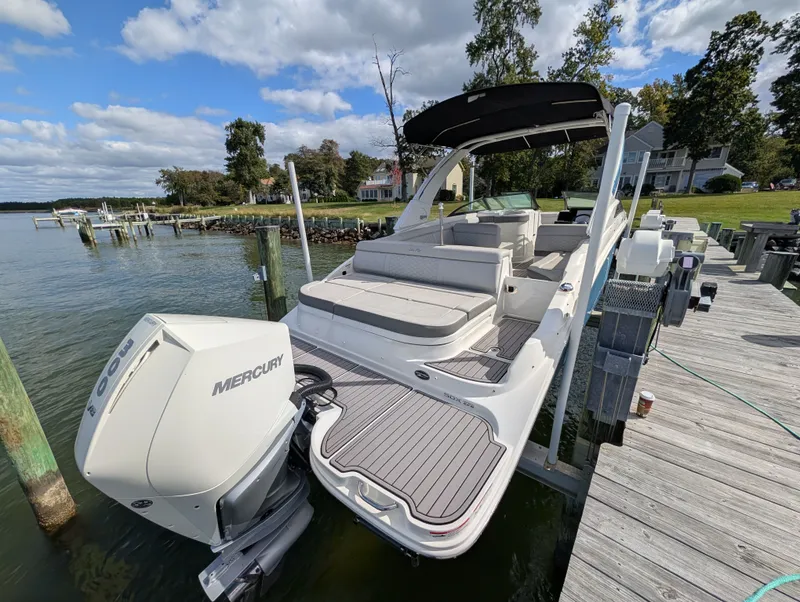 Slide: The Image of Sea Ray 270 Sundeck Outboard 2024 - 3
