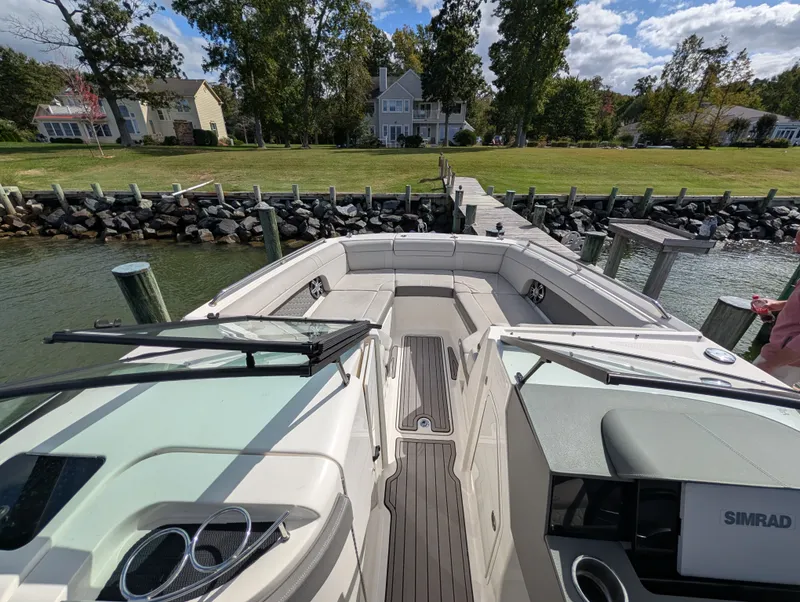 Slide: The Image of Sea Ray 270 Sundeck Outboard 2024 - 7