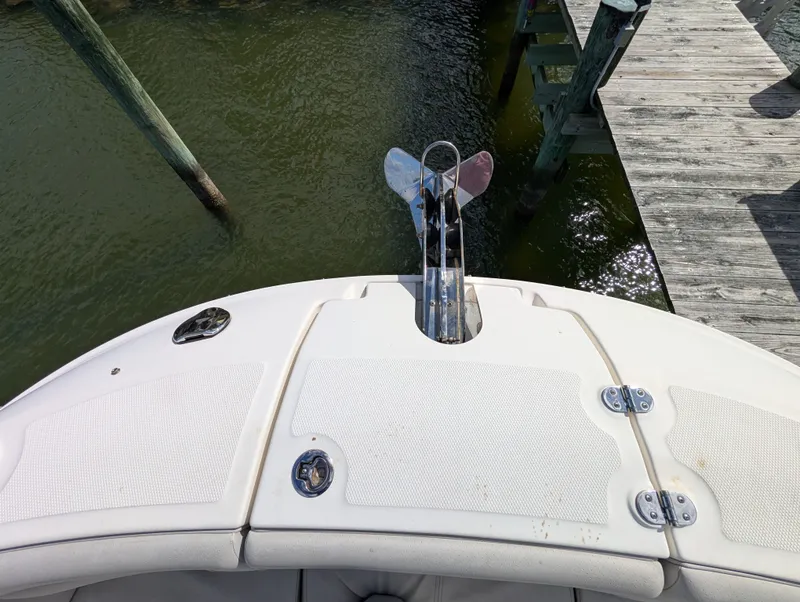 Slide: The Image of Sea Ray 270 Sundeck Outboard 2024 - 8