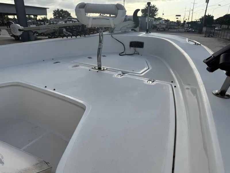 Slide: The Image of Boston Whaler 220 Dauntless 2007 - 11