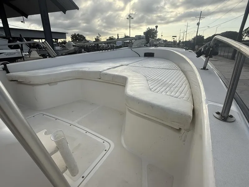 Slide: The Image of Boston Whaler 220 Dauntless 2007 - 14