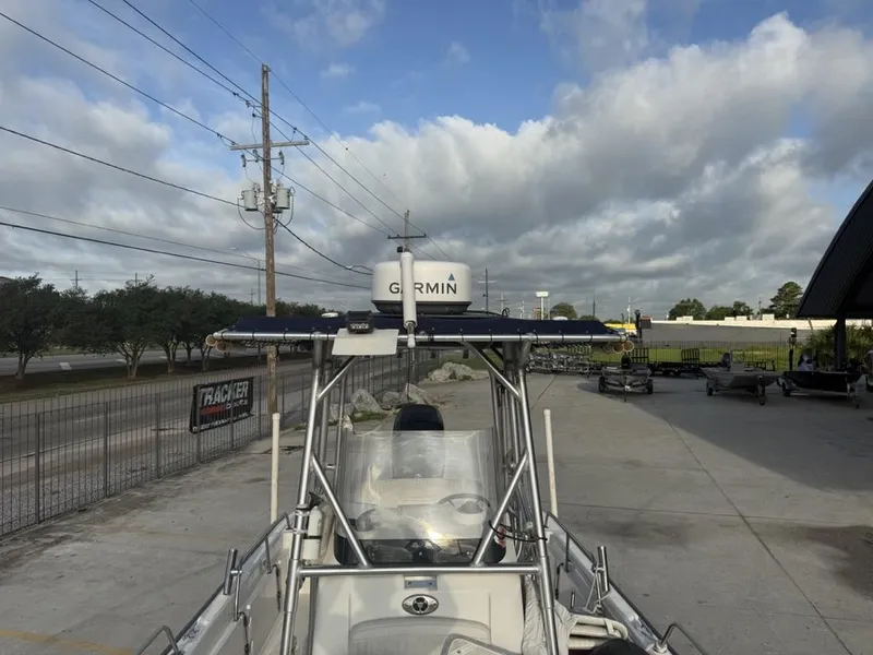 Slide: The Image of Boston Whaler 220 Dauntless 2007 - 19