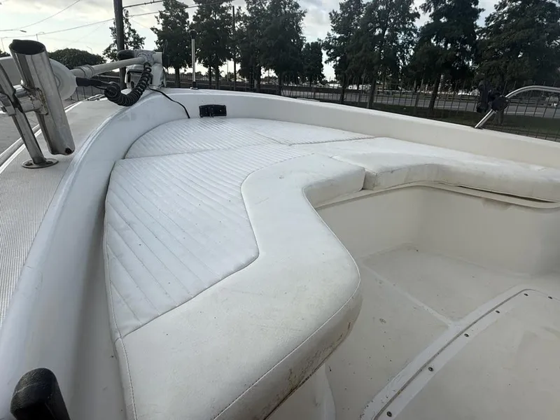 Slide: The Image of Boston Whaler 220 Dauntless 2007 - 20