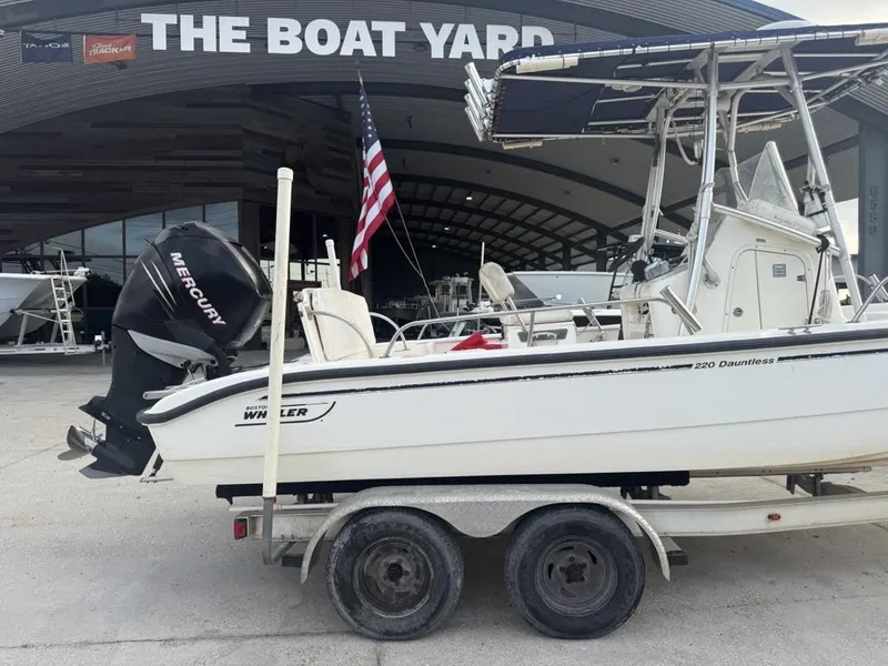 Slide: The Image of Boston Whaler 220 Dauntless 2007 - 21