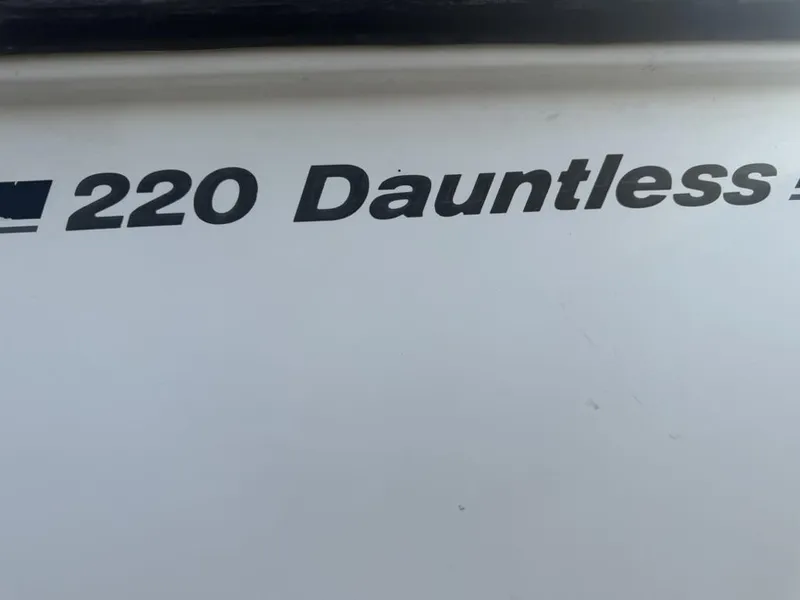 Slide: The Image of Boston Whaler 220 Dauntless 2007 - 23