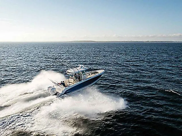 The Image of Boston Whaler 330 Outrage 2026 - 1