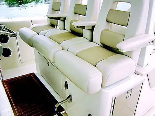 Slide: The Image of Boston Whaler 380 Outrage 2026 - 6