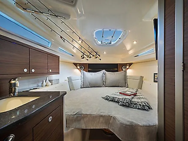 Slide: The Image of Boston Whaler 325 Conquest 2026 - 10