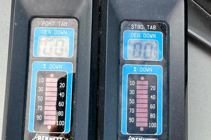 Slide: The Image of Trim tab controls on a 2000 Four Winns 260 Horizon boat dashboard. - 11