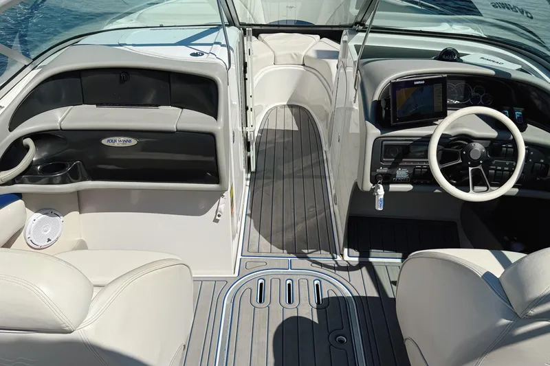 Slide: The Image of 2000 Four Winns 260 Horizon boat interior with steering wheel and dashboard. - 21