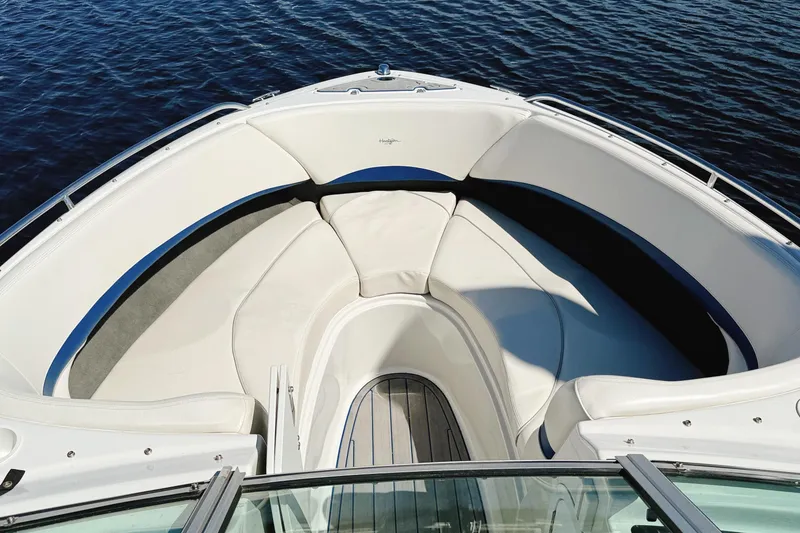 Slide: The Image of Bow seating area of 2000 Four Winns 260 Horizon boat on water. - 27