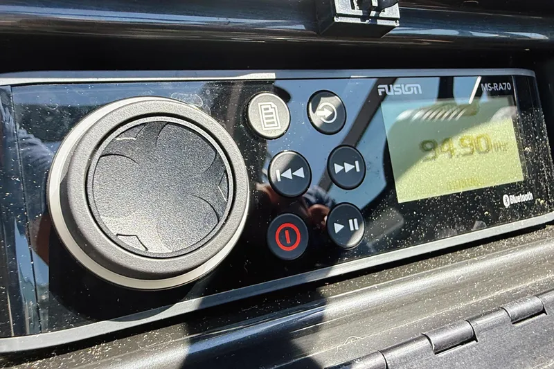 Slide: The Image of Fusion MS-RA70 stereo system on a 2000 Four Winns 260 Horizon boat. - 36