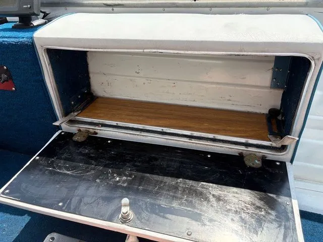 Slide: The Image of Crestliner V14fishhawk 1989 - 10