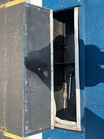 Slide: The Image of Crestliner V14fishhawk 1989 - 17