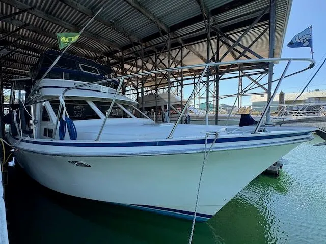 Slide: The Image of Tollycraft 44 CPMY 1988 - 2