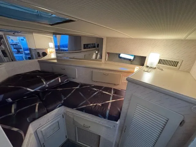 Slide: The Image of Tollycraft 44 CPMY 1988 - 24