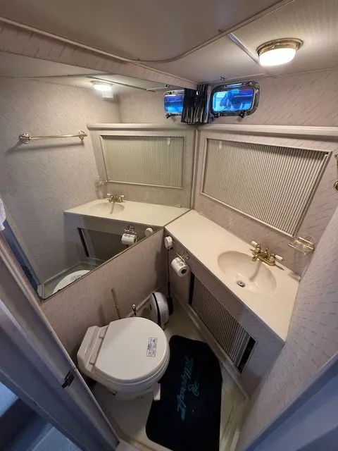 Slide: The Image of Tollycraft 44 CPMY 1988 - 25