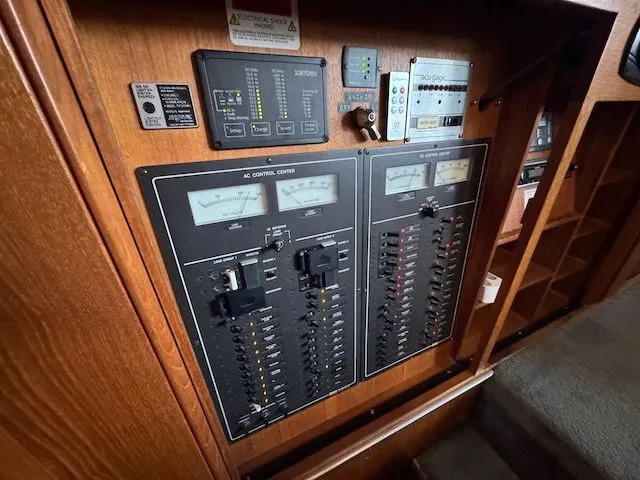 Slide: The Image of Tollycraft 44 CPMY 1988 - 26