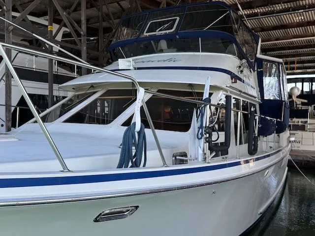 Slide: The Image of Tollycraft 44 CPMY 1988 - 3