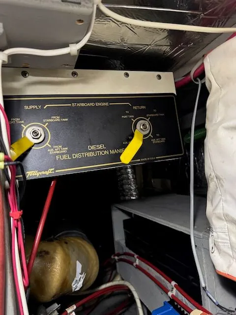 Slide: The Image of Tollycraft 44 CPMY 1988 - 32