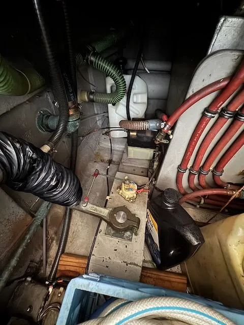 Slide: The Image of Tollycraft 44 CPMY 1988 - 35