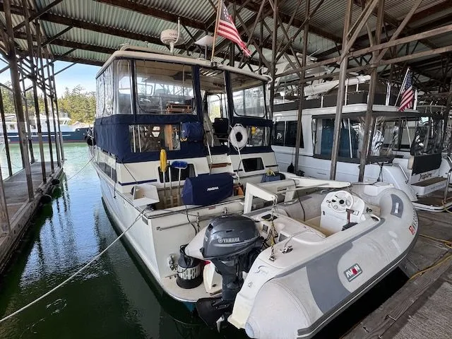 Slide: The Image of Tollycraft 44 CPMY 1988 - 40