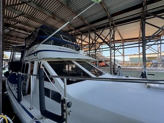 Slide: The Image of Tollycraft 44 CPMY 1988 - 41