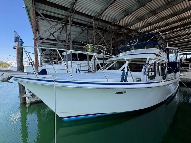 Slide: The Image of Tollycraft 44 CPMY 1988 - 42