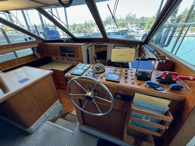 Slide: The Image of Tollycraft 44 CPMY 1988 - 7