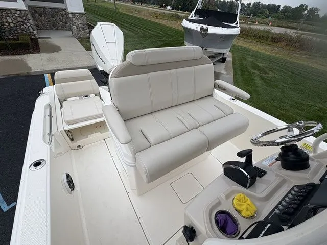 Slide: The Image of Boston Whaler 250 Dauntless 2022 - 3