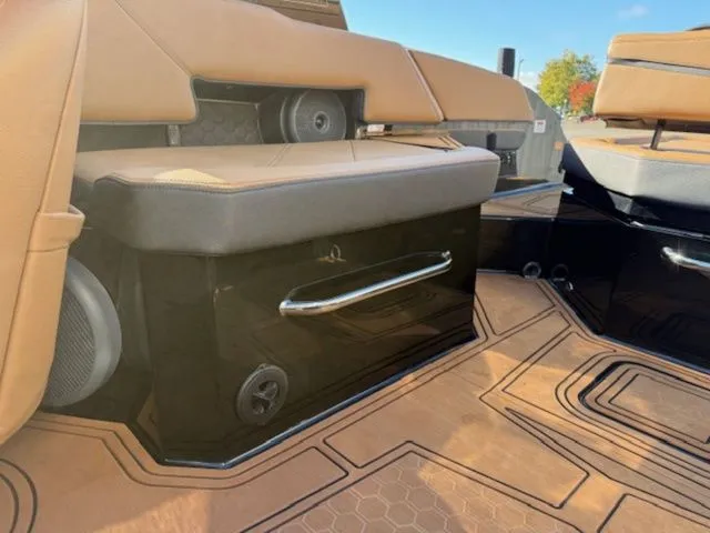 Slide: The Image of Cobalt R6 Surf 2026 - 10