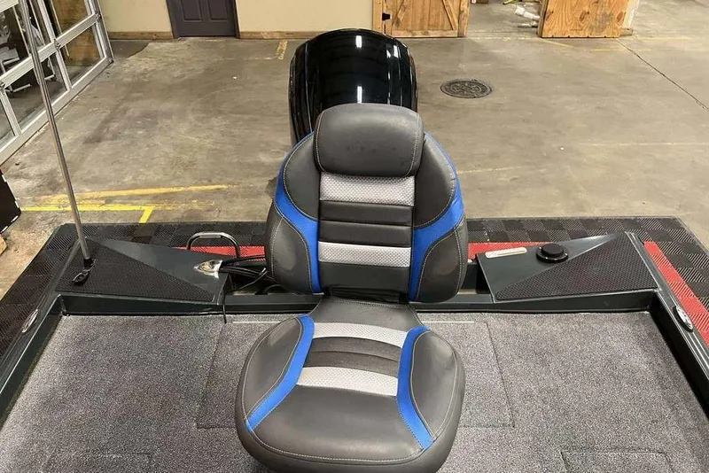 Slide: The Image of 2022 Ranger RT178 boat seat with blue and gray accents in a showroom setting. - 7