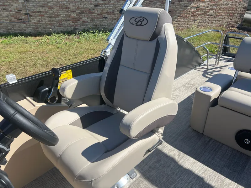 Slide: The Image of Bentley Pontoons Legacy 223 Swingback Tritoon & Honda 4-Stroke EFI 2026 - 11