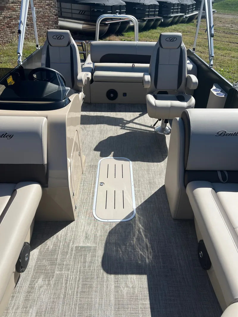 Slide: The Image of Bentley Pontoons Legacy 223 Swingback Tritoon & Honda 4-Stroke EFI 2026 - 5