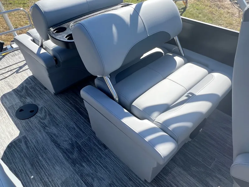 Slide: The Image of Bentley Pontoons Legacy 220 QSB Swingback & Honda 4-Stroke EFI 2026 - 14
