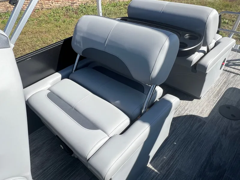 Slide: The Image of Bentley Pontoons Legacy 220 QSB Swingback & Honda 4-Stroke EFI 2026 - 15