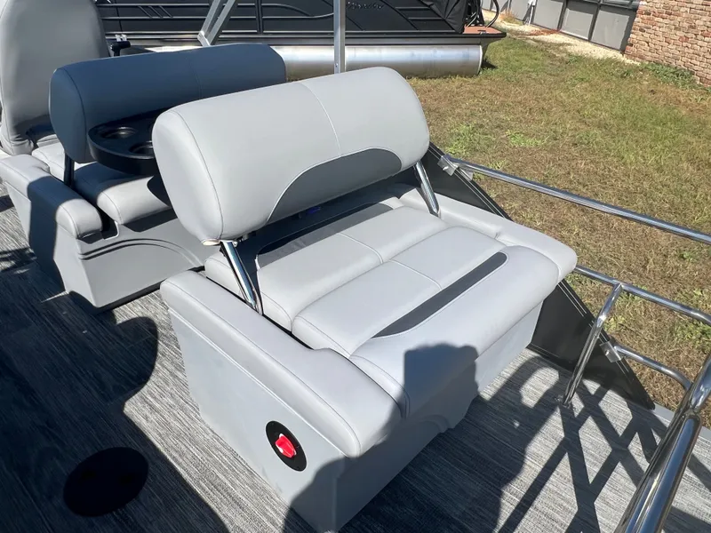 Slide: The Image of Bentley Pontoons Legacy 220 QSB Swingback & Honda 4-Stroke EFI 2026 - 17